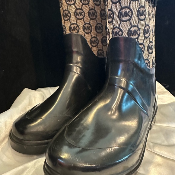 Michael Kors Black and Brown Winter Rain Boots Gorgeous Boot - Picture 8 of 9